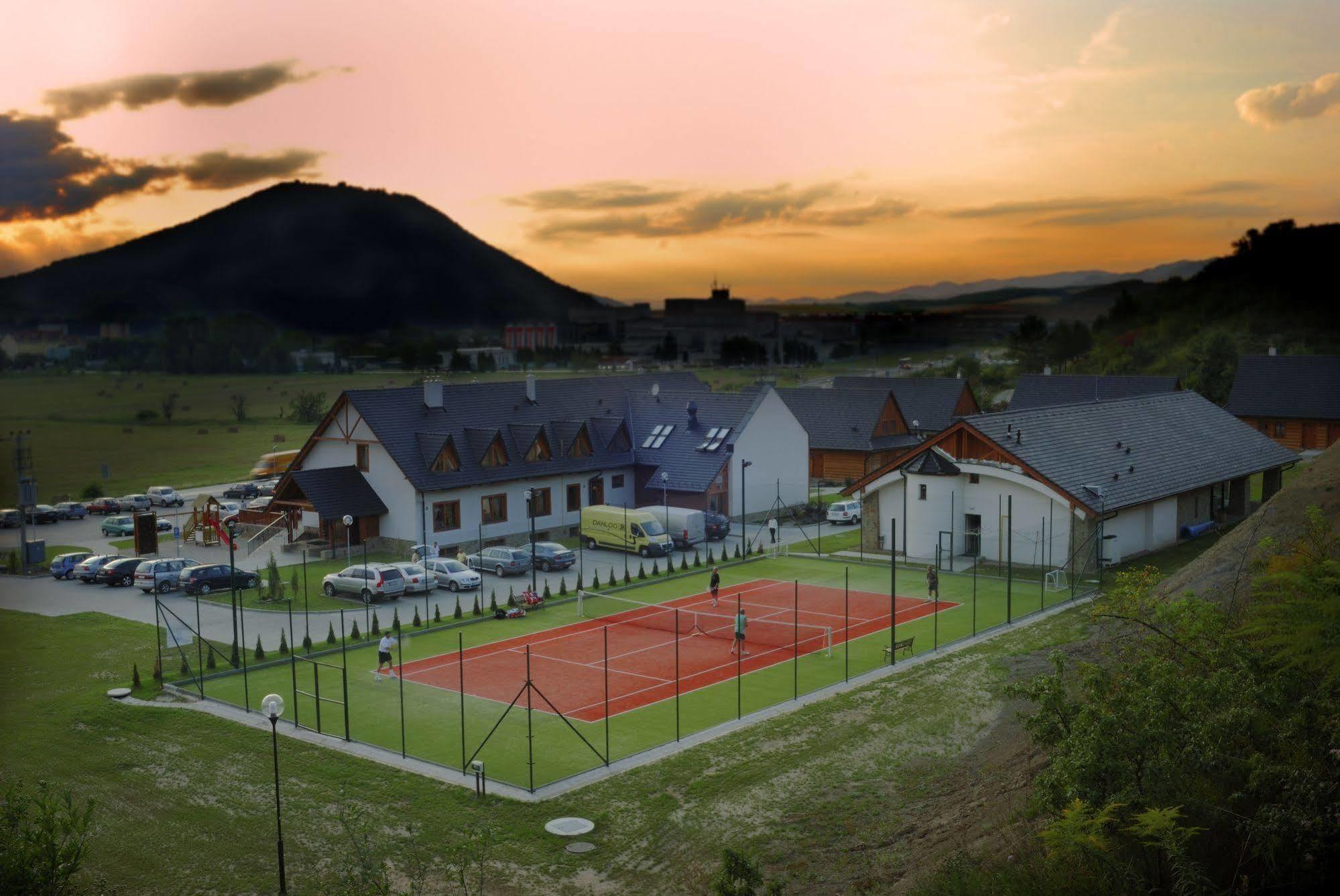 Wellness Pension & Salas Saris Park Prešov Exteriör bild